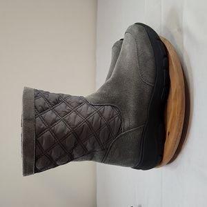 Land's End suede mid calf winter boots.  Size 8.5